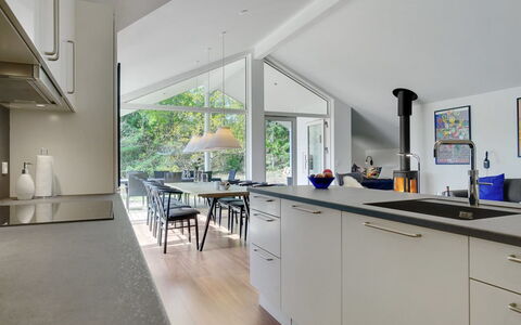 Rikkie - 150M to the Fjord: Flooring, Interior Design, Küche, Countertop, Holz, Möbel, Decke, Fussboden, Holzboden, Küche & Esszimmer Tisch