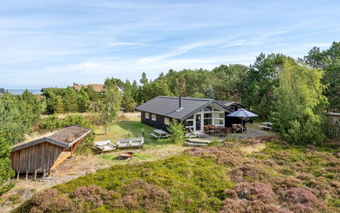 Lisbeth - 400M from the Sea: Dach, Haus, Zuhause, Hütte, Abstellgleis, Estate, Auffahrt, Gartenbauten, Garten, Schuppen