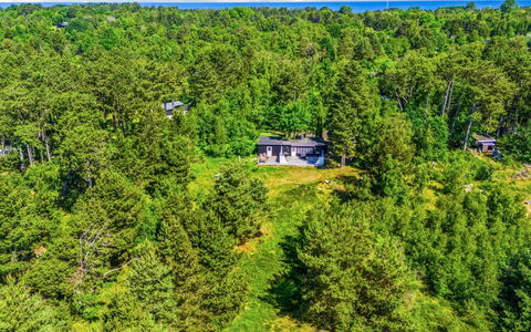 Claudine - 300M from the Sea: Dach, Haus, Zuhause, Hütte, Abstellgleis, Estate, Auffahrt, Gartenbauten, Garten, Schuppen