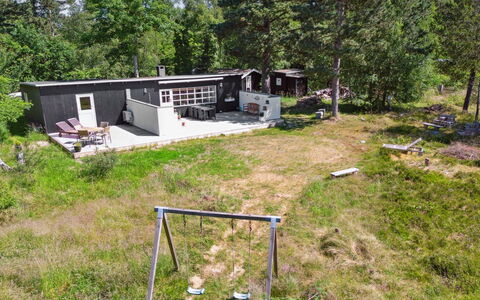 Claudine - 300M from the Sea: Dach, Haus, Zuhause, Hütte, Abstellgleis, Estate, Auffahrt, Gartenbauten, Garten, Schuppen