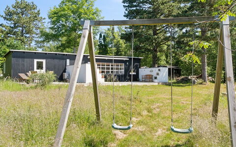 Claudine - 300M from the Sea: Dach, Haus, Zuhause, Hütte, Abstellgleis, Estate, Auffahrt, Gartenbauten, Garten, Schuppen