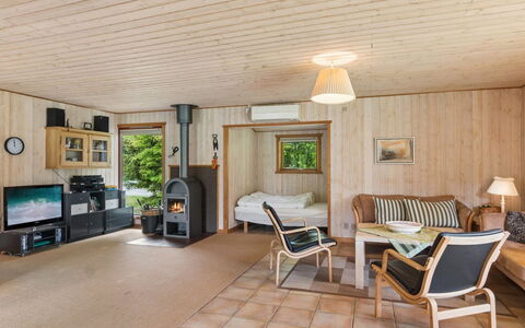 Linda - 600M from the Sea: Interior Design, Möbel, Flooring, Fussboden, Holz, Decke, Zimmer, Wohnzimmer, Couch, Beleuchtung