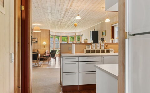 Linda - 600M from the Sea: Interior Design, Flooring, Holz, Decke, Light Fixture, Fussboden, Möbel, Countertop, Küche, Beleuchtung
