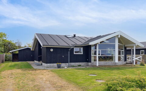 Ewa - 75M from the Sea: Dach, Haus, Zuhause, Hütte, Abstellgleis, Estate, Auffahrt, Gartenbauten, Garten, Schuppen