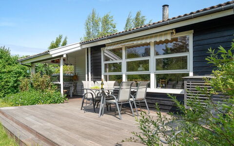 Gærmund - 350M from the Sea: Dach, Haus, Grundstueck, Zuhause, Hütte, Estate, Gartenbauten, Schatten, Blockhaus, Landscaping
