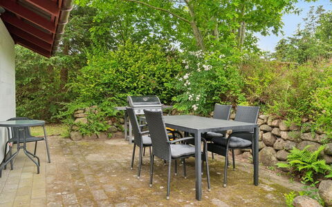 Merita - 1.1Km from the Sea: Wohnung, Schatten, Balkon, Stuhl, Zaun, Gartenmöbel, Aluminium, Kunstrasen
