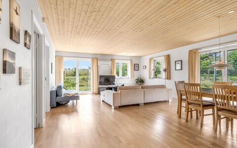 Ettie - 6Km from the Sea: Flooring, Interior Design, Holzboden, Fussboden, Holz, Decke, Möbel, Laminatboden, Zuhause, Hartholz