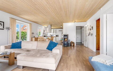 Ettie - 6Km from the Sea: Möbel, Interior Design, Flooring, Fussboden, Holzboden, Holz, Decke, Couch, Wohnzimmer, Zimmer
