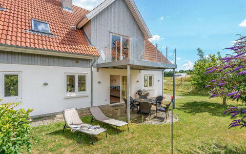 Ettie - 6Km from the Sea: Blau, Haus, Zuhause, Dach, Wohngebiet, Wolke, Hütte, Grundstueck, Estate, Bauernhaus