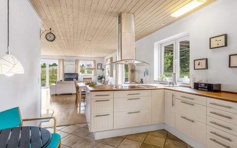 Ettie - 6Km from the Sea: Interior Design, Flooring, Küche, Möbel, Countertop, Fussboden, Holz, Decke, Light Fixture, Cabinetry