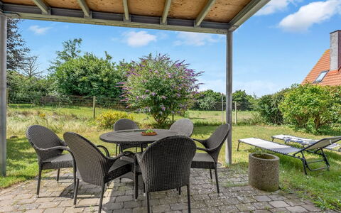 Ettie - 6Km from the Sea: Möbel, Gartenmöbel, Stuhl, Tabelle, Tisch Im Freien, Grundstueck, Schatten, Garten, Terrasse, Outdoor Struktur