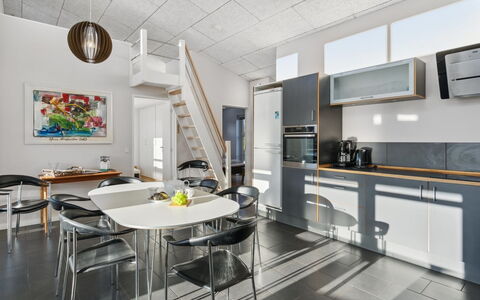 Bjerne - 200M from the Sea: Möbel, Interior Design, Flooring, Holz, Fussboden, Decke, Holzboden, Stuhl, Tabelle, Beleuchtung