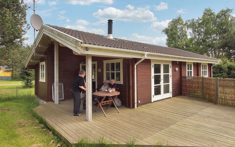 Lilian - 600M from the Sea: Wohngebiet, Dach, Vorort, Auffahrt, Estate, Kamin