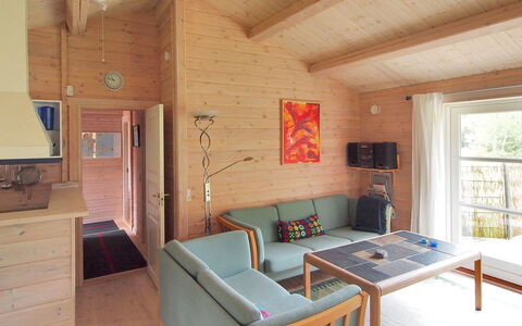 Lilian - 600M from the Sea: Wohngebiet, Dach, Vorort, Auffahrt, Estate, Kamin