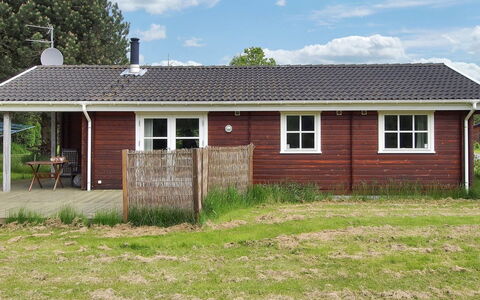 Lilian - 600M from the Sea: Wohngebiet, Dach, Vorort, Auffahrt, Estate, Kamin