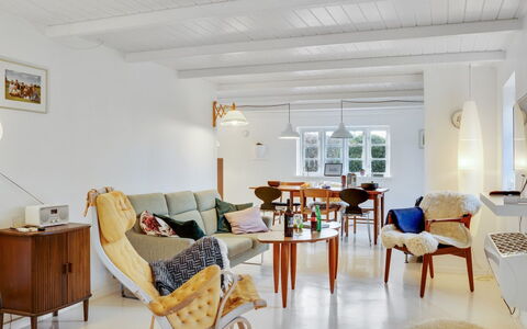 Sibo - 1.5Km from the Sea: Möbel, Interior Design, Flooring, Wand, Couch, Fussboden, Decke, Holz, Wohnzimmer, Zimmer