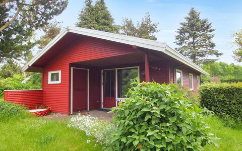 Thing - 200M from the Sea: Dach, Haus, Grundstueck, Zuhause, Hütte, Estate, Gartenbauten, Schatten, Blockhaus, Landscaping