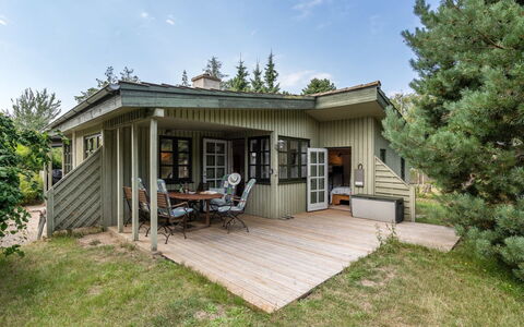 Sini - 300M from the Sea: Dach, Haus, Zuhause, Hütte, Tür, Abstellgleis, Deck, Veranda, Planke, Hartholz