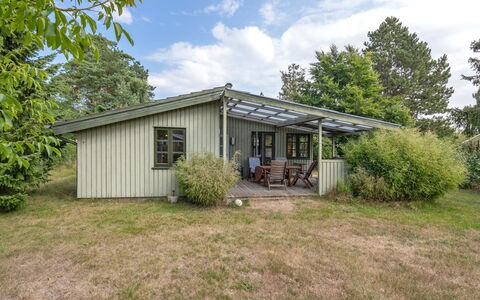 Sini - 300M from the Sea: Dach, Haus, Zuhause, Hütte, Tür, Abstellgleis, Deck, Veranda, Planke, Hartholz