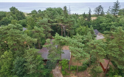 Myrra - 10M from the Sea: Dach, Haus, Zuhause, Hütte, Abstellgleis, Estate, Auffahrt, Gartenbauten, Garten, Schuppen
