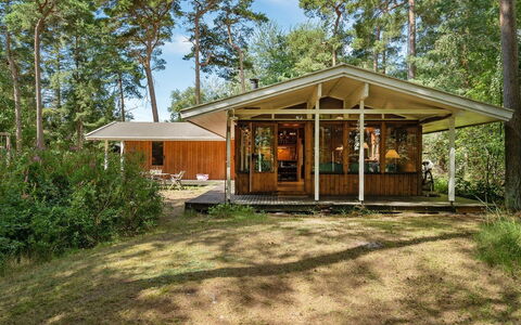 Myrra - 10M from the Sea: Dach, Haus, Zuhause, Hütte, Abstellgleis, Estate, Auffahrt, Gartenbauten, Garten, Schuppen
