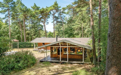 Myrra - 10M from the Sea: Dach, Haus, Zuhause, Hütte, Abstellgleis, Estate, Auffahrt, Gartenbauten, Garten, Schuppen