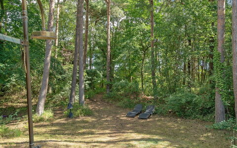Myrra - 10M from the Sea: Dach, Haus, Zuhause, Hütte, Abstellgleis, Estate, Auffahrt, Gartenbauten, Garten, Schuppen