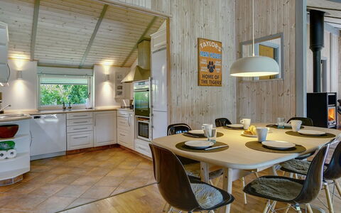 Sida - 600M from the Sea: Interior Design, Holz, Decke, Flooring, Light Fixture, Zimmer, Fussboden, Beleuchtung, Küche, Möbel
