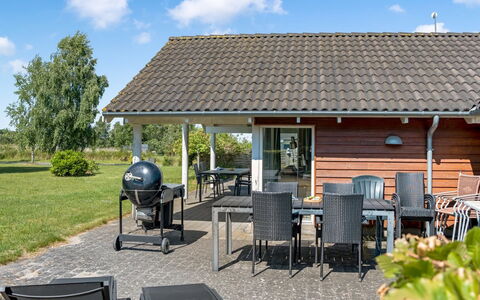 Vilvi - 500M from the Sea: Dach, Haus, Zuhause, Hütte, Abstellgleis, Estate, Auffahrt, Gartenbauten, Garten, Schuppen