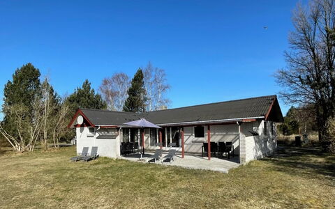 Sitta - 400M from the Sea: Wohngebiet, Dach, Vorort, Auffahrt, Estate, Kamin
