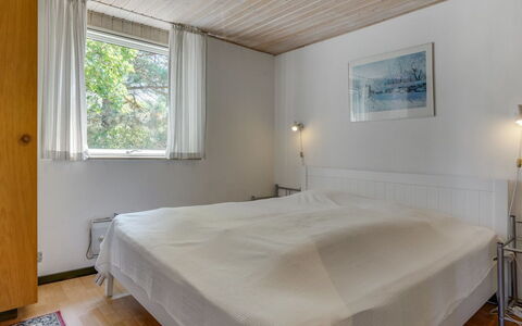 Sitta - 400M from the Sea: Bett, Interior Design, Flooring, Schlafzimmer, Fussboden, Decke, Holz, Möbel, Bettdecke, Bedding