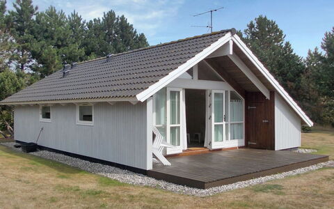 Crispina - 350M from the Sea: Dach, Haus, Grundstueck, Zuhause, Hütte, Estate, Gartenbauten, Schatten, Blockhaus, Landscaping