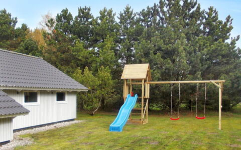 Crispina - 350M from the Sea: Dach, Haus, Grundstueck, Zuhause, Hütte, Estate, Gartenbauten, Schatten, Blockhaus, Landscaping
