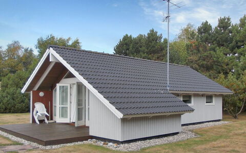Crispina - 350M from the Sea: Dach, Haus, Grundstueck, Zuhause, Hütte, Estate, Gartenbauten, Schatten, Blockhaus, Landscaping