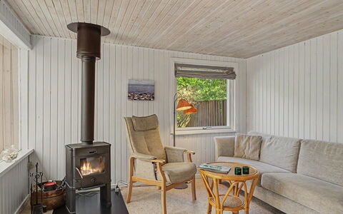 Kaarina - 550M from the Sea: Holz, Interior Design, Flooring, Decke, Fussboden, Zimmer, Möbel, Hartholz, Wohnzimmer, Light Fixture