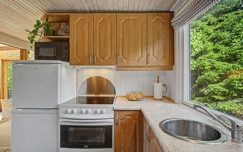 Kaarina - 550M from the Sea: Küchengerät, Küche, Countertop, Major Appliance, Interior Design, Cabinetry, Flooring, Holz, Haushaltsgerät, Spüle