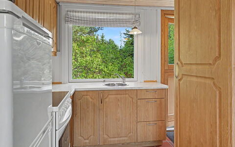 Kaarina - 550M from the Sea: Flooring, Holz, Countertop, Cabinetry, Interior Design, Küche, Möbel, Fussboden, Armatur, Sinken