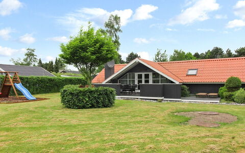 Gretta - 400M from the Sea: Dach, Haus, Zuhause, Hütte, Abstellgleis, Estate, Auffahrt, Gartenbauten, Garten, Schuppen