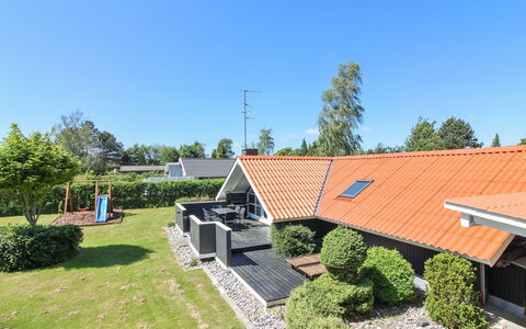 Gretta - 400M from the Sea: Dach, Haus, Zuhause, Hütte, Abstellgleis, Estate, Auffahrt, Gartenbauten, Garten, Schuppen