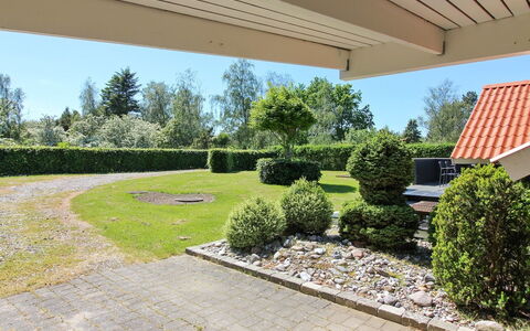 Gretta - 400M from the Sea: Dach, Haus, Zuhause, Hütte, Abstellgleis, Estate, Auffahrt, Gartenbauten, Garten, Schuppen
