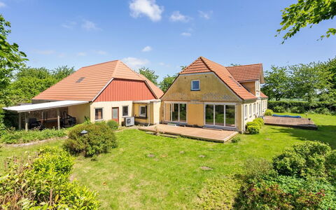 Rouwen - 1Km from the Sea: Dach, Haus, Zuhause, Hütte, Tür, Abstellgleis, Deck, Veranda, Planke, Hartholz