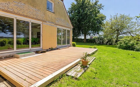 Rouwen - 1Km from the Sea: Dach, Haus, Zuhause, Hütte, Tür, Abstellgleis, Deck, Veranda, Planke, Hartholz