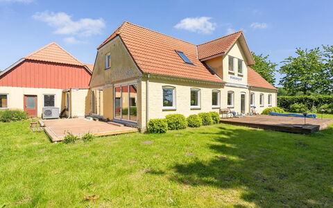 Rouwen - 1Km from the Sea: Dach, Haus, Zuhause, Hütte, Tür, Abstellgleis, Deck, Veranda, Planke, Hartholz