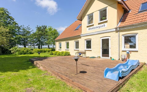 Rouwen - 1Km from the Sea: Dach, Haus, Zuhause, Hütte, Tür, Abstellgleis, Deck, Veranda, Planke, Hartholz