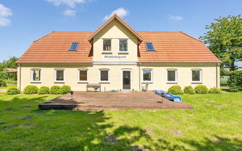 Rouwen - 1Km from the Sea: Dach, Haus, Zuhause, Hütte, Tür, Abstellgleis, Deck, Veranda, Planke, Hartholz