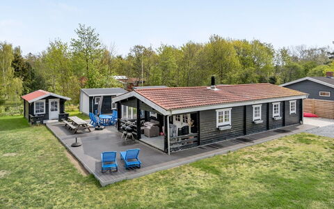 Hardina - 300M from the Sea: Blau, Strauch, Hütte, Ground, Garten, Estate, Schatten, Landscaping, Bauernhaus, Eco Hotel