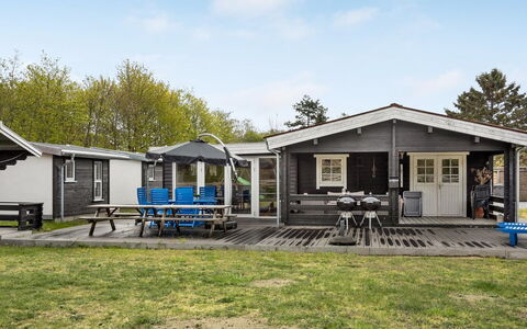 Hardina - 300M from the Sea: Blau, Strauch, Hütte, Ground, Garten, Estate, Schatten, Landscaping, Bauernhaus, Eco Hotel