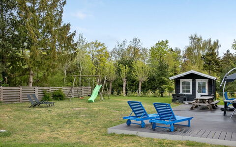 Hardina - 300M from the Sea: Blau, Strauch, Hütte, Ground, Garten, Estate, Schatten, Landscaping, Bauernhaus, Eco Hotel