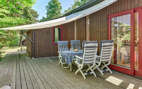 Norwin - 250M from the Sea: Blau, Strauch, Hütte, Ground, Garten, Estate, Schatten, Landscaping, Bauernhaus, Eco Hotel