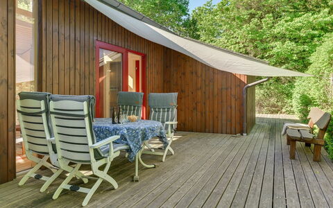 Norwin - 250M from the Sea: Blau, Strauch, Hütte, Ground, Garten, Estate, Schatten, Landscaping, Bauernhaus, Eco Hotel